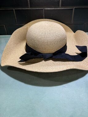 FURTALK Straw Sun Hat in Natural Beige with Black Trim